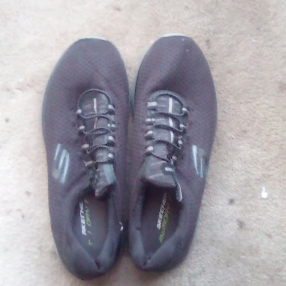 Men's tennis shoes